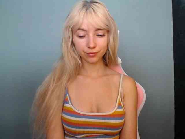 LuciaGlow webcam