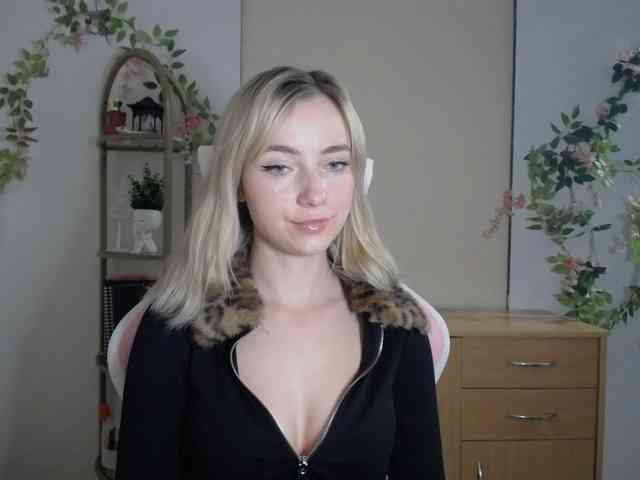 LuciaGlow webcam