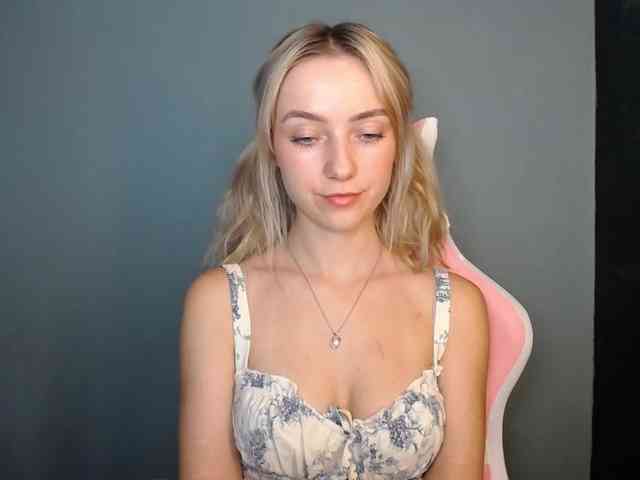 LuciaGlow webcam