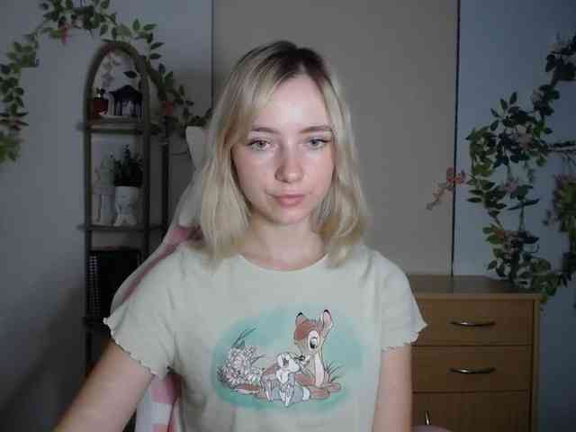 LuciaGlow webcam