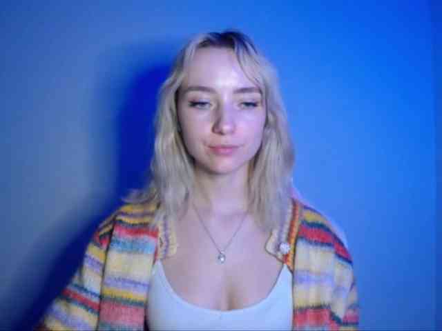 LuciaGlow webcam