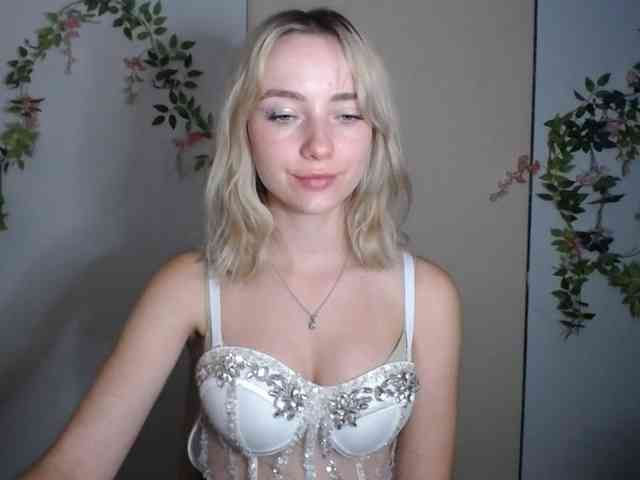 LuciaGlow webcam