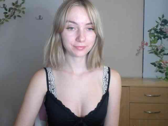LuciaGlow webcam