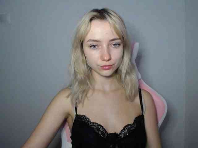 LuciaGlow webcam