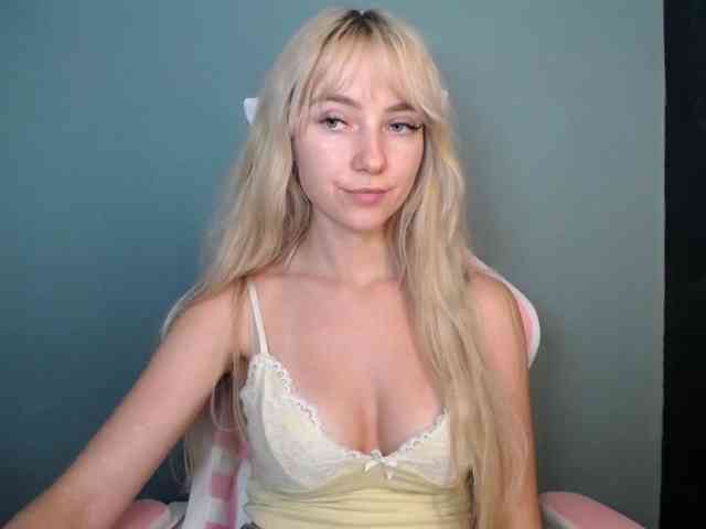 LuciaGlow webcam