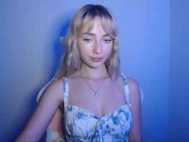 LuciaGlow webcam