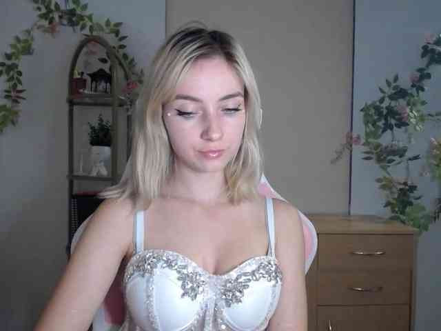 LuciaGlow webcam
