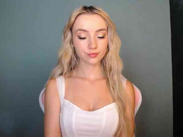 LuciaGlow webcam