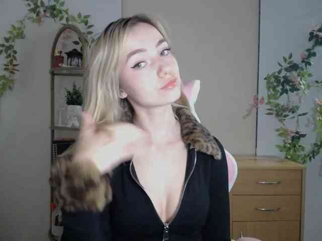 LuciaGlow webcam