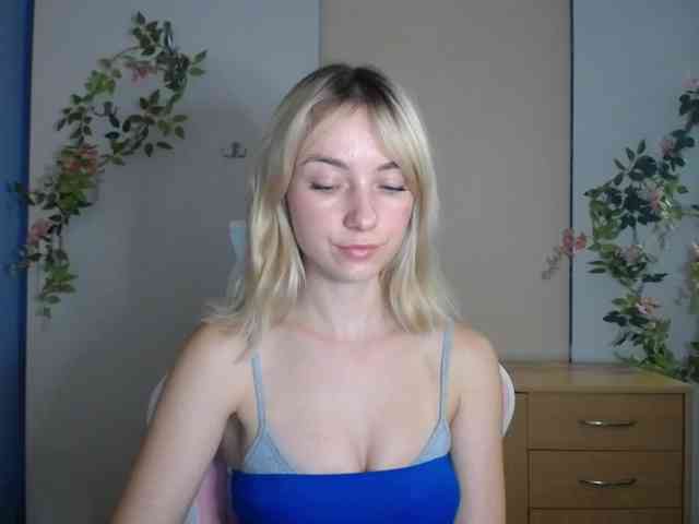 LuciaGlow webcam