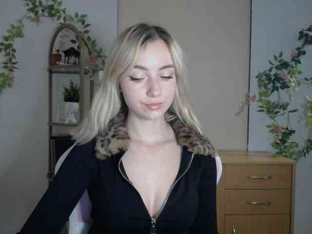 LuciaGlow webcam