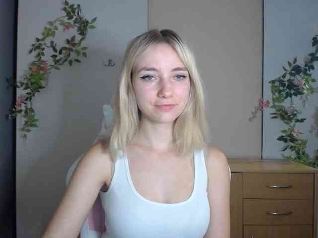 LuciaGlow webcam