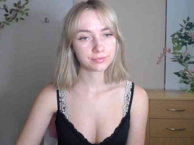 LuciaGlow webcam