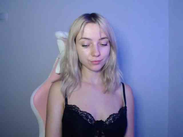 LuciaGlow webcam