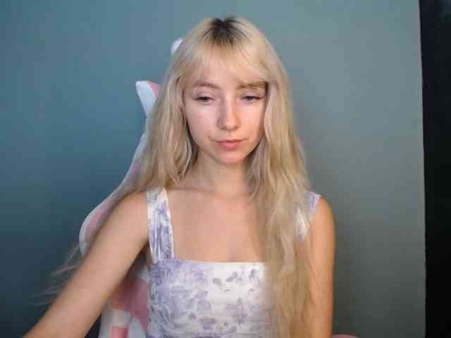 LuciaGlow webcam