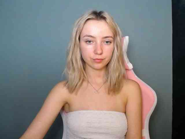 LuciaGlow webcam