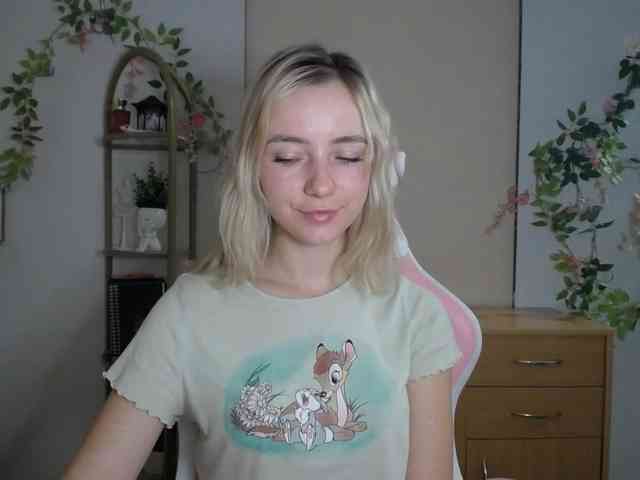 LuciaGlow webcam