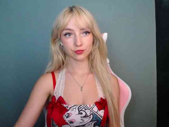 LuciaGlow webcam