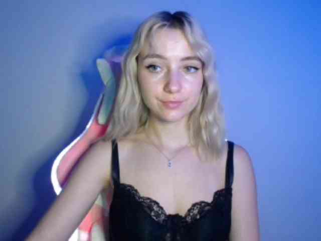 LuciaGlow webcam