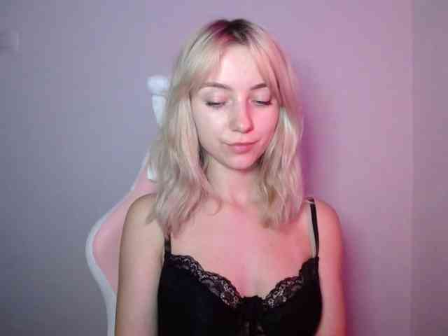 LuciaGlow webcam