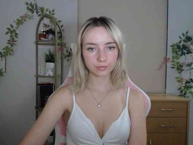 LuciaGlow webcam