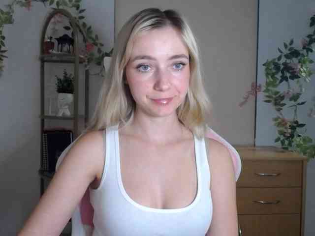 LuciaGlow webcam