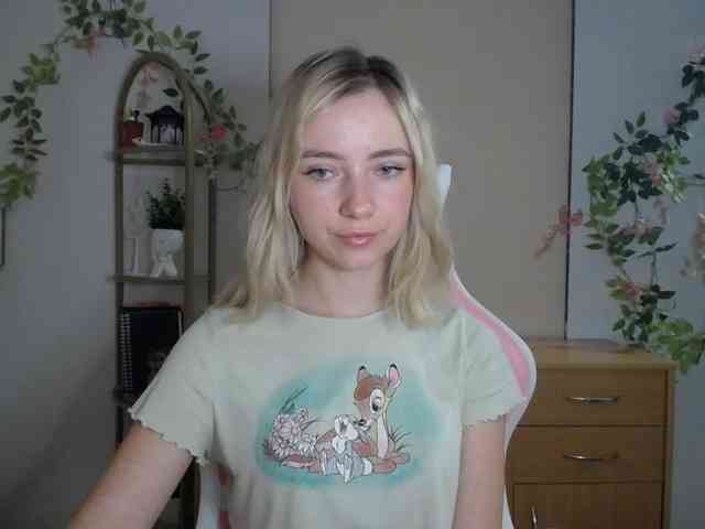 LuciaGlow webcam