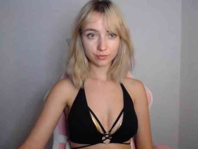 LuciaGlow webcam