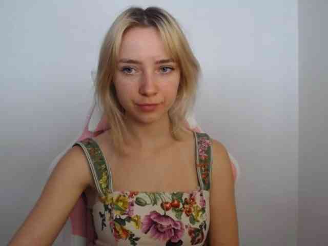 LuciaGlow webcam