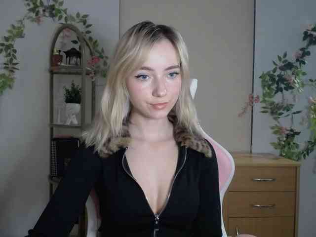 LuciaGlow webcam