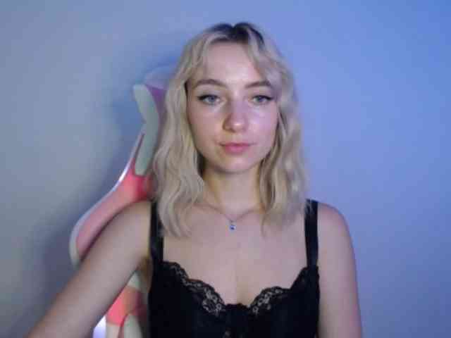 LuciaGlow webcam