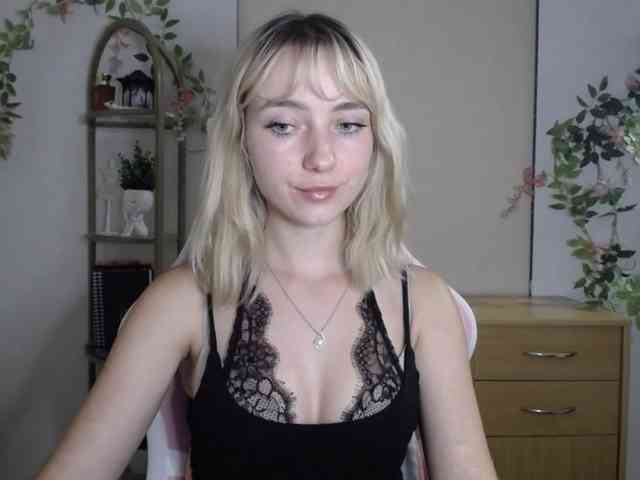 LuciaGlow webcam