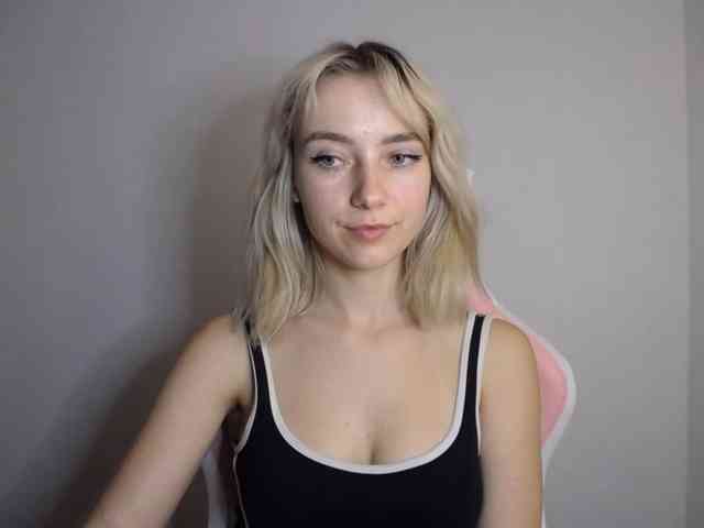 LuciaGlow webcam