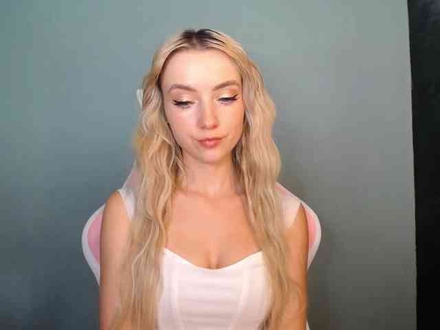 LuciaGlow webcam