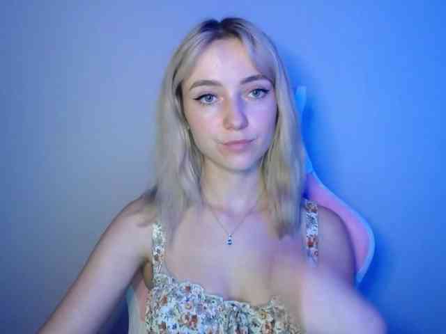 LuciaGlow webcam