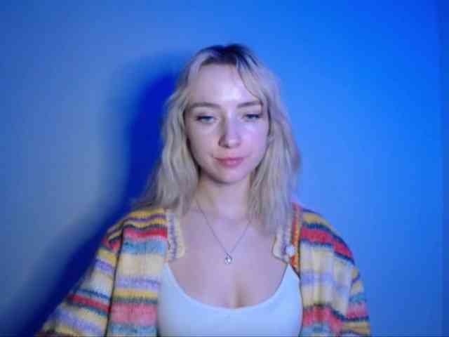 LuciaGlow webcam