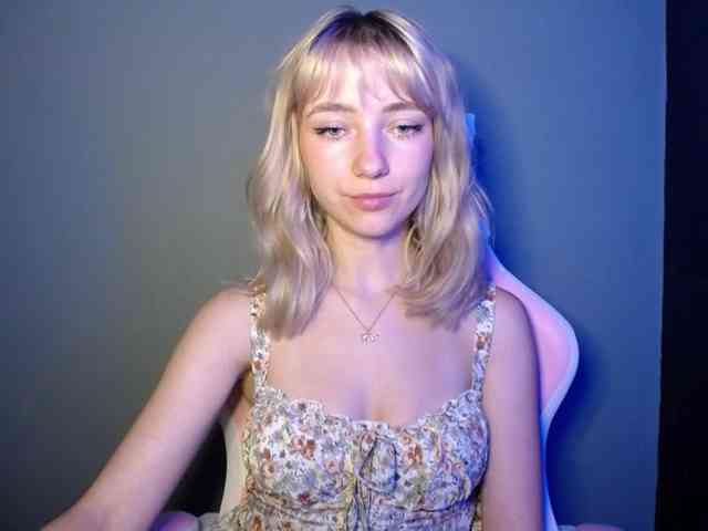 LuciaGlow webcam
