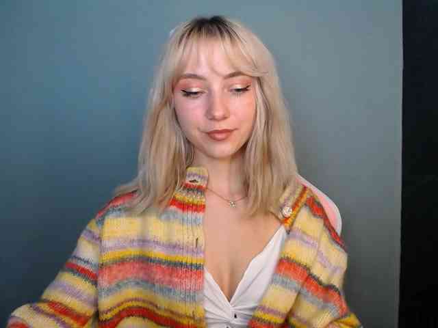 LuciaGlow webcam