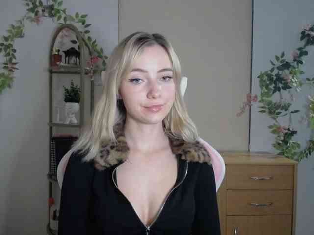 LuciaGlow webcam