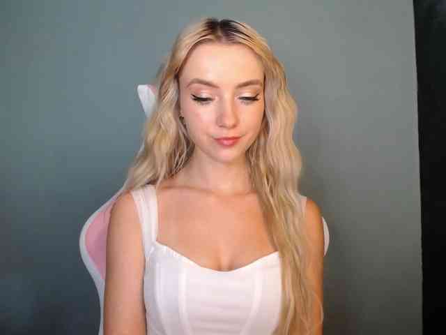 LuciaGlow webcam