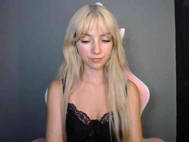 LuciaGlow webcam