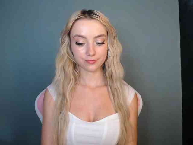 LuciaGlow webcam