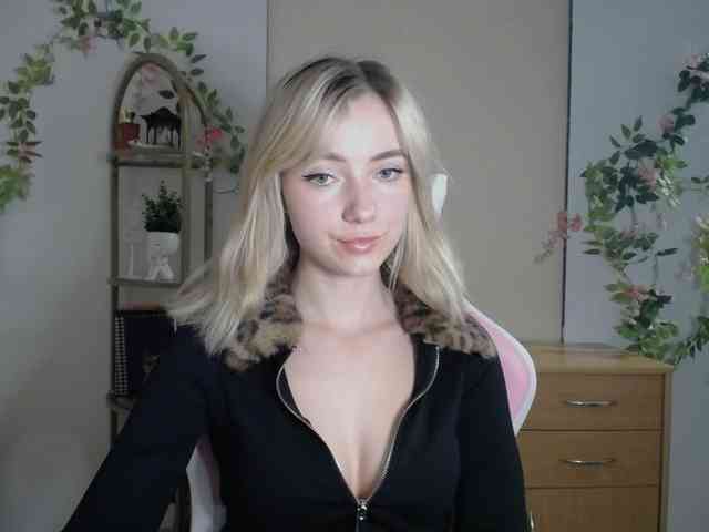 LuciaGlow webcam
