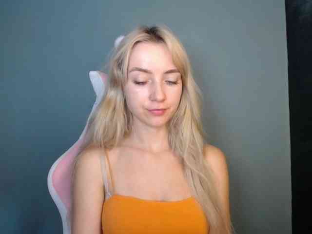LuciaGlow webcam