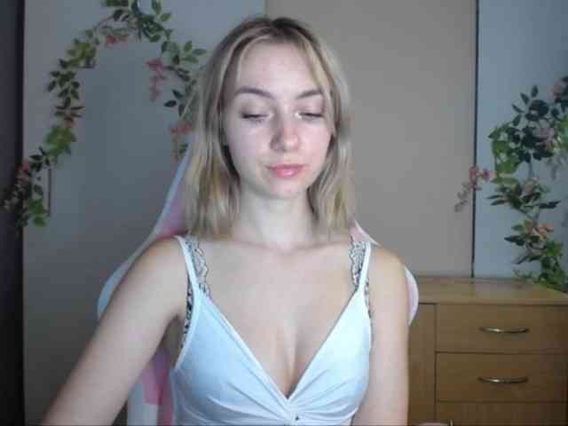 LuciaGlow webcam