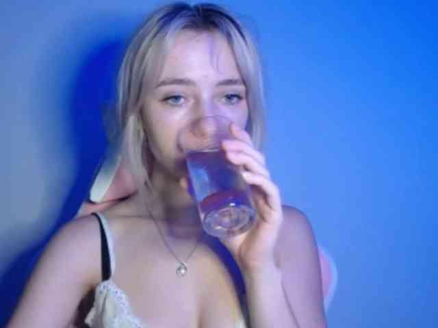 LuciaGlow webcam