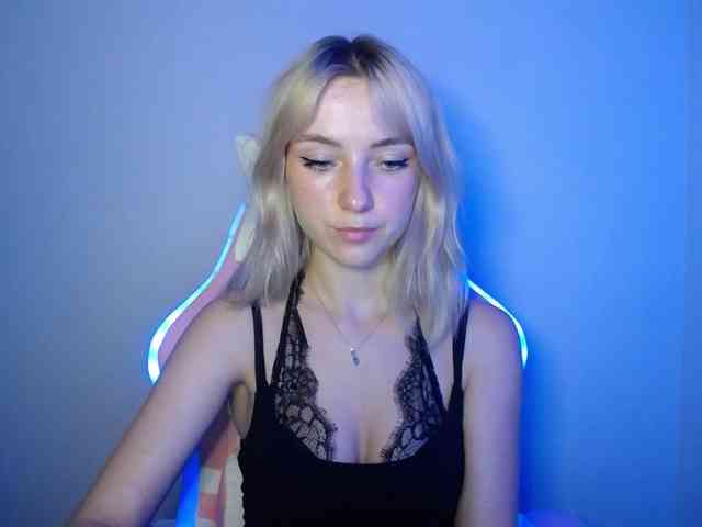 LuciaGlow webcam