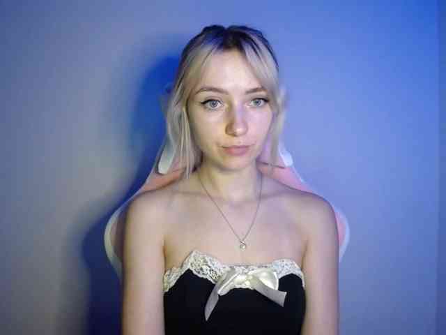 LuciaGlow webcam