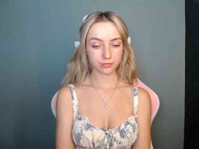 LuciaGlow webcam