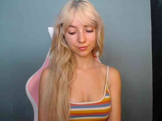LuciaGlow webcam
